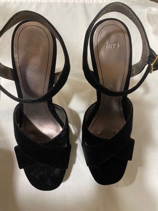 Zapatos de tacón de terciopelo negro