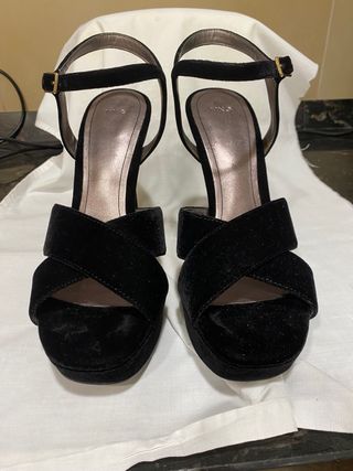 Zapatos de tacón de terciopelo negro