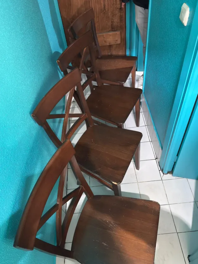 Juego de 15 sillas de madera