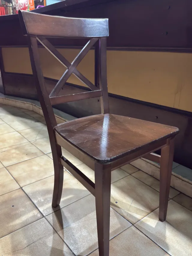 Juego de 15 sillas de madera