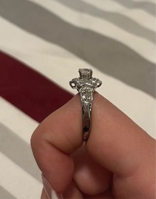 Anello con brillantino centrale