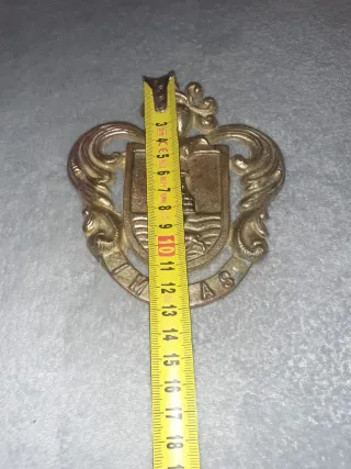 Insignia latón-bronce UMIGA 13x12 ver