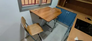 Mesa plegable madera y metal con sillas