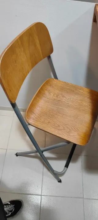 Mesa plegable madera y metal con sillas