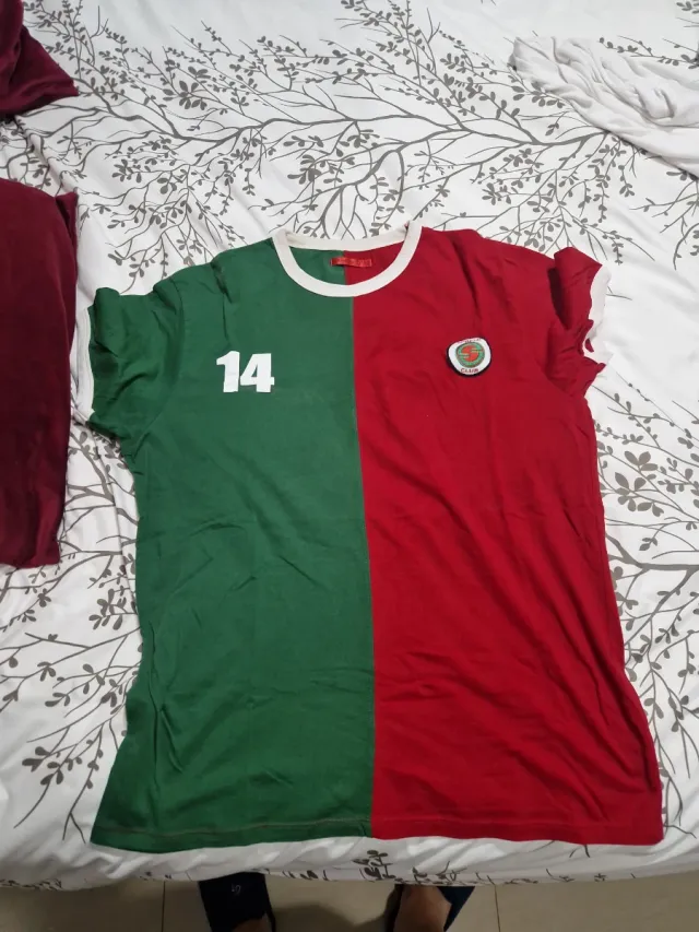 Camiseta deportiva hombre verde y roja