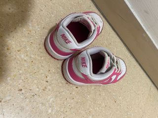 Zapatillas Nike niña rosa y blanco T23.5 (NO 35)