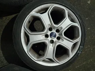 Llantas Ford en 18, de 5 tornillos originales