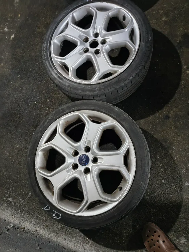 Llantas Ford en 18, de 5 tornillos originales