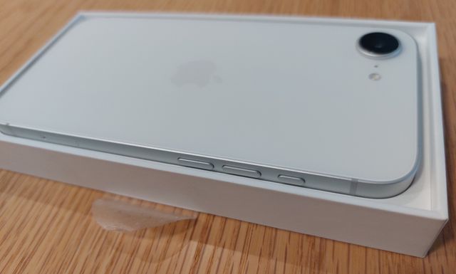 iPhone 16e