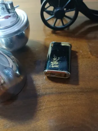 Set accendini da collezione, da revisionare.