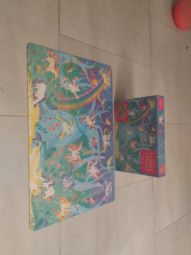 Puzzle 100 piezas unicornios y arcoíris + libros