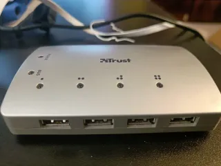 Hub USB 2.0 Alimentato Trust