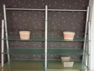 Estanterías con estructura metálica