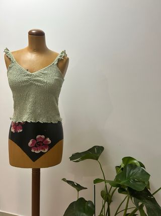 Top verde Stradivarius con volantes