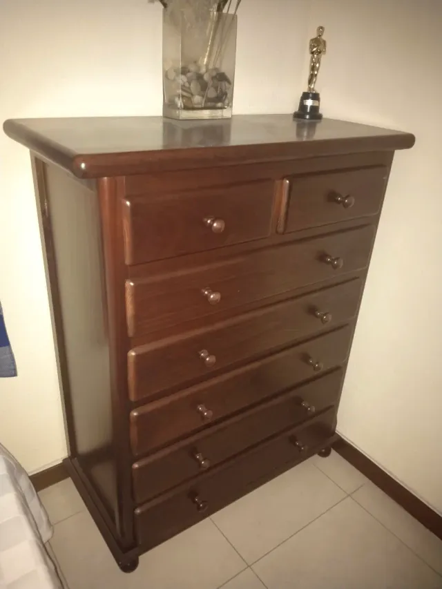 Sinfonier de madera marrón