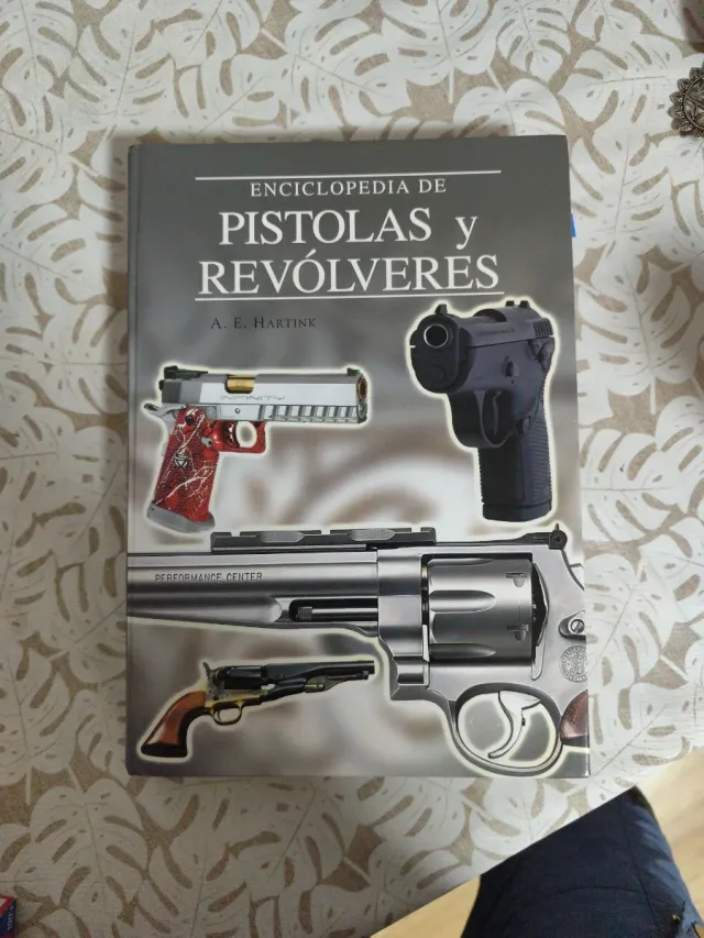 Enciclopedia de pistolas y revólveres (Grandes ...