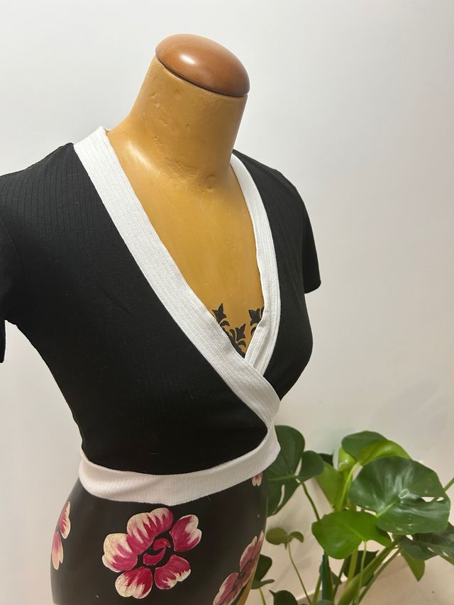 Crop Top Zara Negro y Blanco Escotado