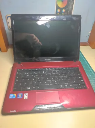 Portátil Toshiba Satellite Rojo
