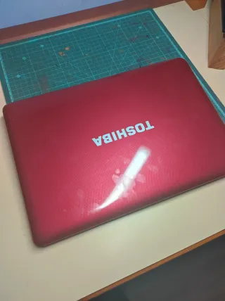 Portátil Toshiba Satellite Rojo
