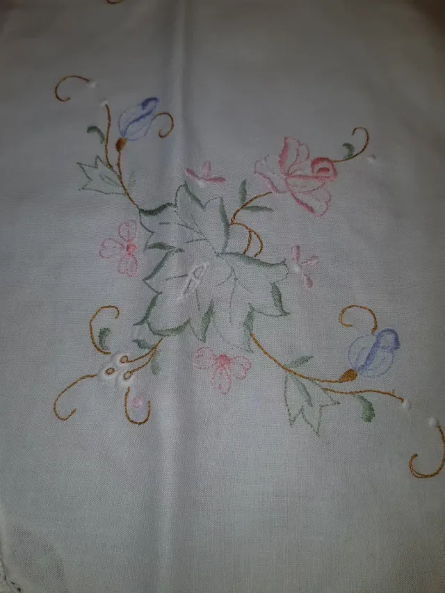 Tovaglia ricamata con 6 tovaglioli