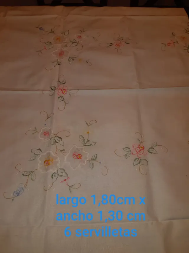 Tovaglia ricamata con 6 tovaglioli