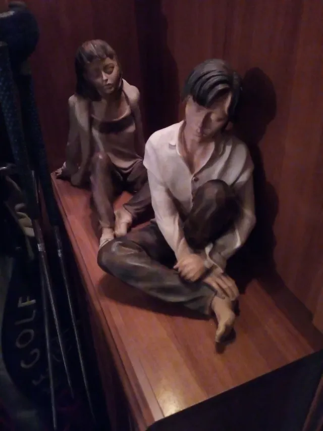 Figuras grandes de resina pesan