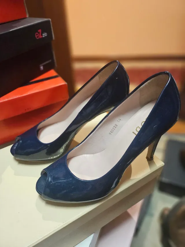 Zapatos charol azul Lodi Talla 38