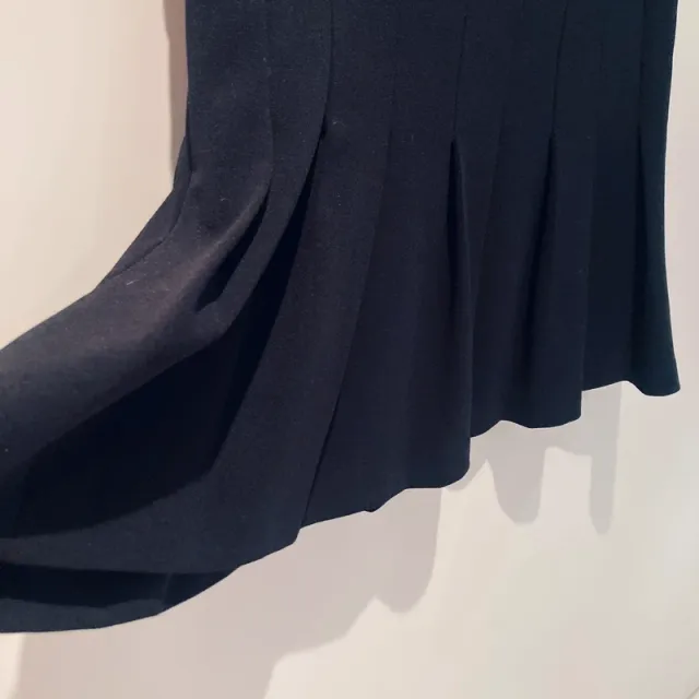 Minifalda Zara negra con vuelo.