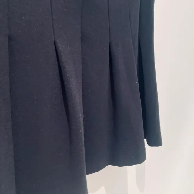 Minifalda Zara negra con vuelo.