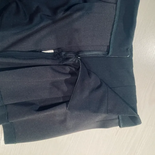 Minifalda Zara negra con vuelo.