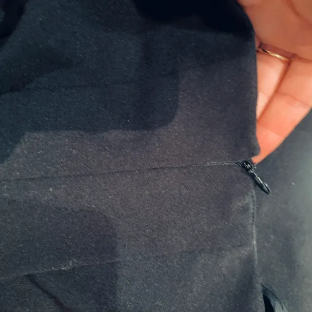 Minifalda Zara negra con vuelo.