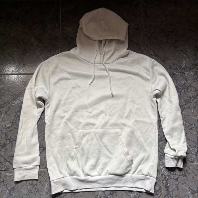 Sudadera con capucha blanca
