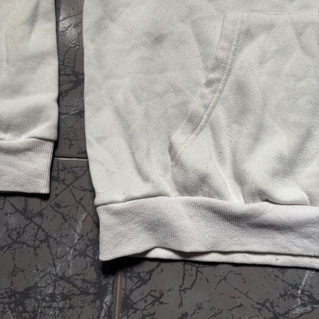 Sudadera con capucha blanca