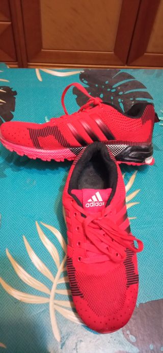 Zapatillas Adidas Rojas y Negras