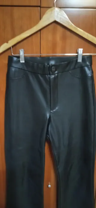 Pantalón polipiel negro Calzedonia Talla S