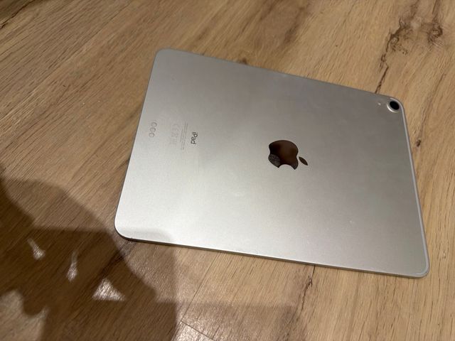 iPad Pro 64 GB Plata 2020
con su funda
