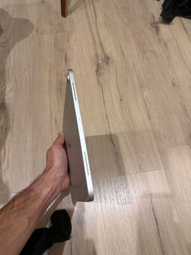 iPad Pro 64 GB Plata 2020
con su funda
