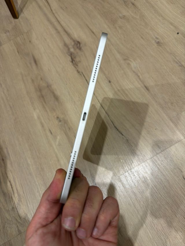 iPad Pro 64 GB Plata 2020
con su funda
