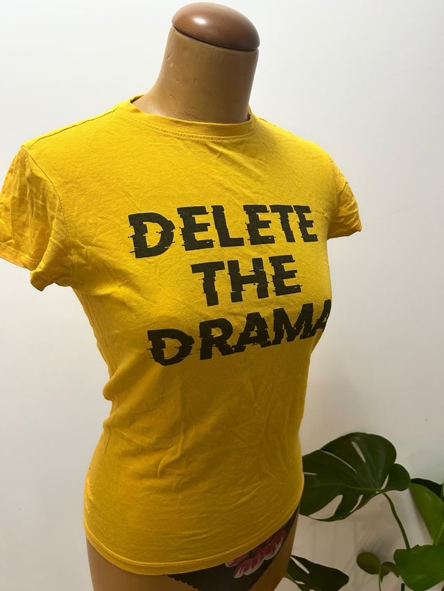 Camiseta amarilla Delete the Drama