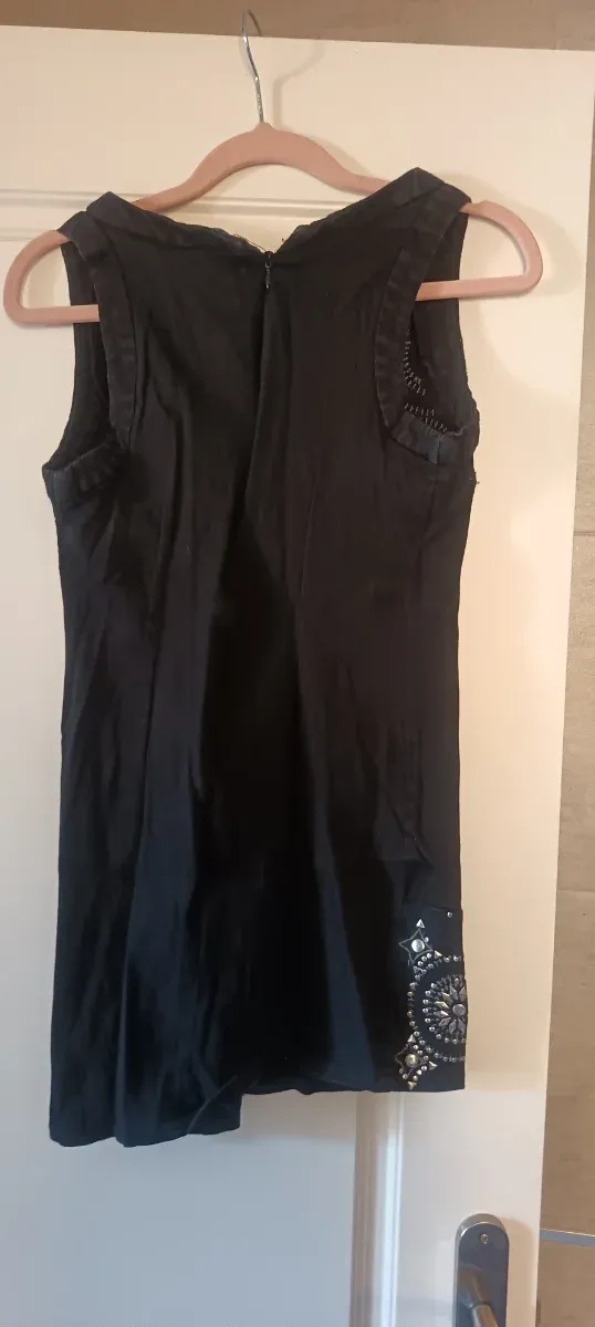 Vestido negro M con tachuelas plateadas