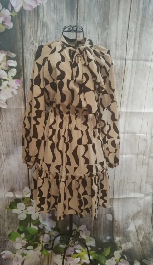 Vestido beige y marrón con estampado