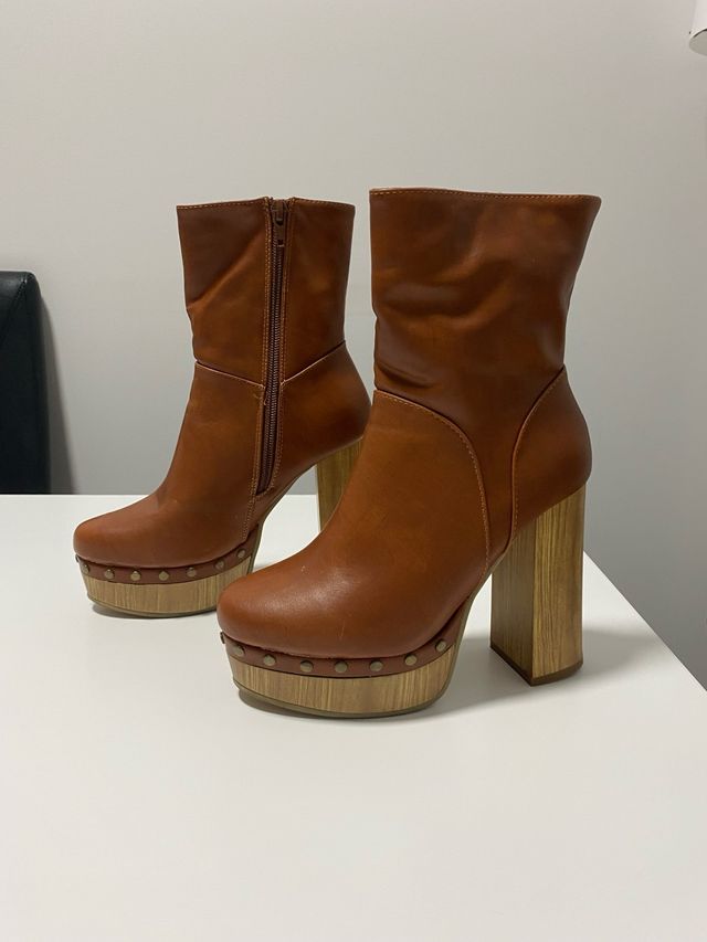 Botín de tacón plataforma madera