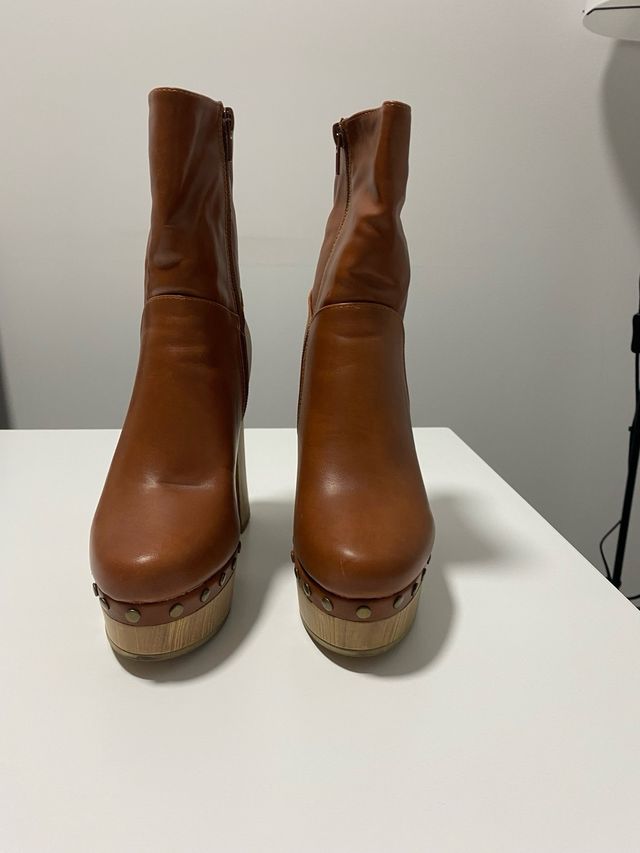 Botín de tacón plataforma madera