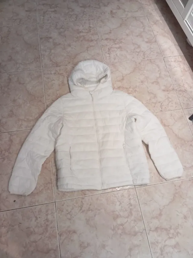 Chaqueta blanca Pull&Bear acolchada