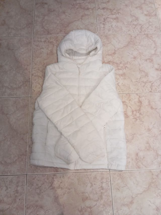 Chaqueta blanca Pull&Bear acolchada