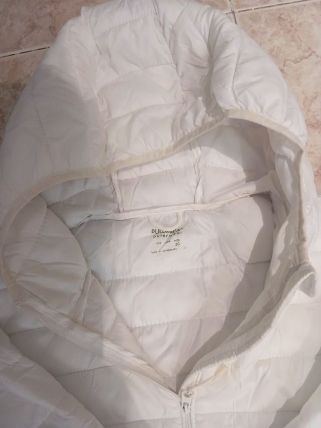 Chaqueta blanca Pull&Bear acolchada