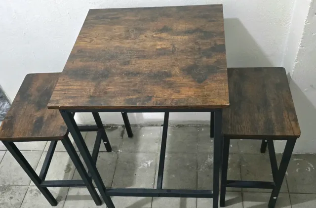 Mesa bar con 2 taburetes