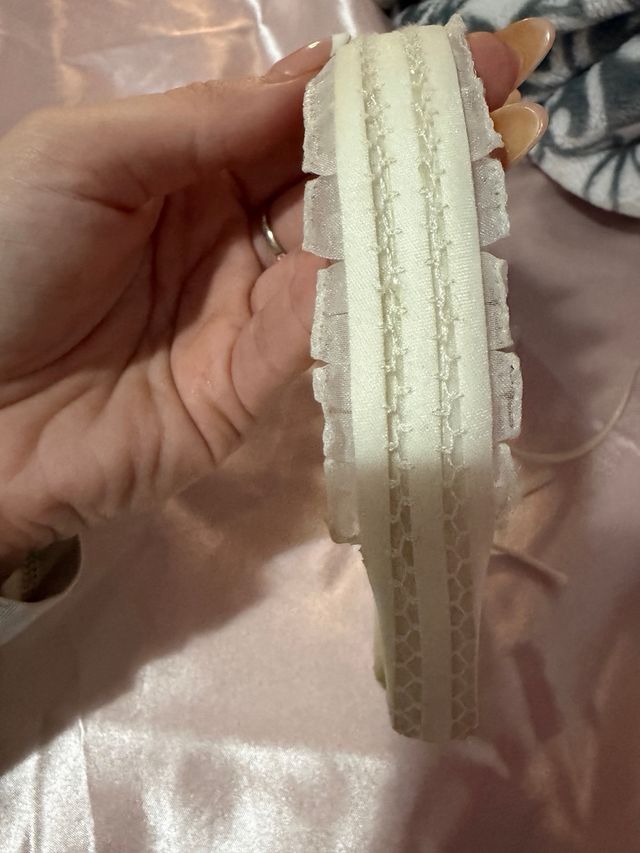 Diadema comunión flores blancas y verdes