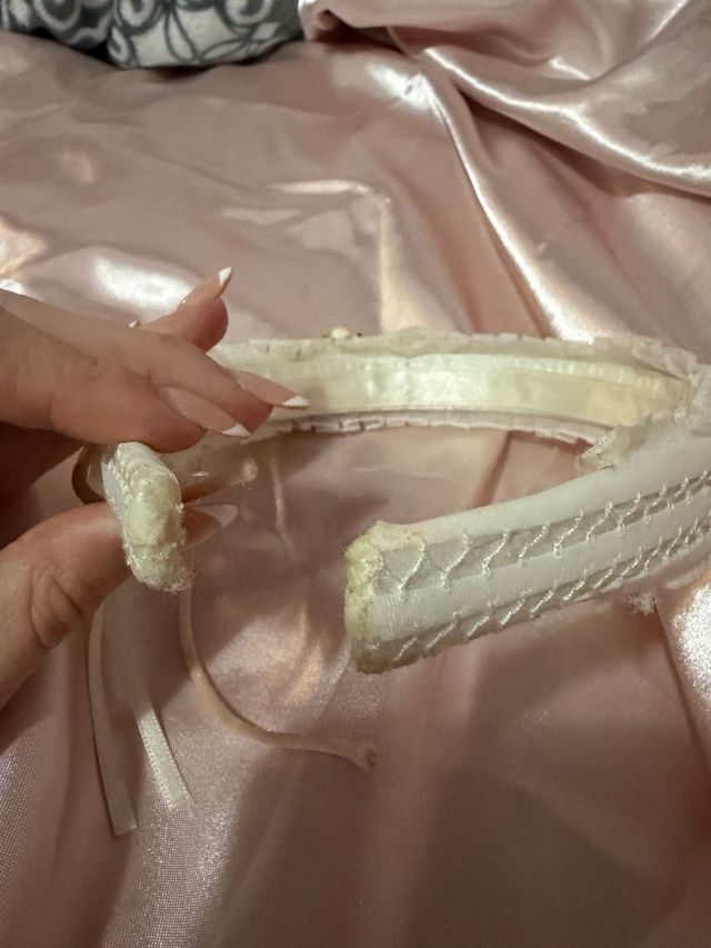 Diadema comunión flores blancas y verdes