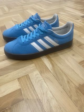 Zapatillas Adidas Azul y Blanco